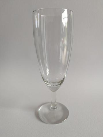 18x Champagne glazen beschikbaar voor biedingen