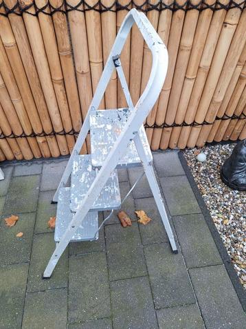 Keukentrapje 3 treden  beschikbaar voor biedingen