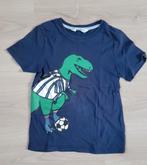 Dino met voetbal t shirt - maat 122 / 128, H&M, Ophalen of Verzenden, Zo goed als nieuw, Shirt of Longsleeve