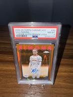 2024-25 TOPPS  UCC XAVI SIMONS AUTO-ORANGE LAVA /25 psa8, Ophalen of Verzenden, Zo goed als nieuw, Plaatje