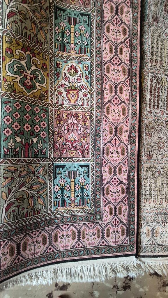 perzisch,Oosterse tapijt ( kashmir )stijl met leuke motieven, Huis en Inrichting, Stoffering | Tapijten en Kleden, Zo goed als nieuw