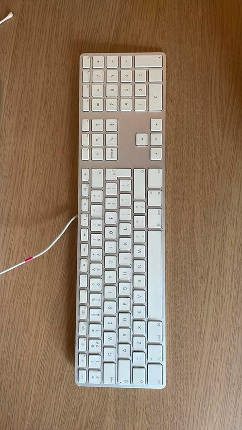 Apple toetsenbord A1243 (bedraad, QWERTY, met numeriek), Computers en Software, Toetsenborden, Gebruikt, Qwerty, Bedraad, Multimediatoetsen