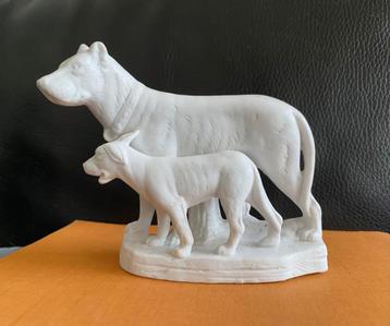 Moeder met jong. Oud beeldje biscuit porselein. Hond puppy. beschikbaar voor biedingen