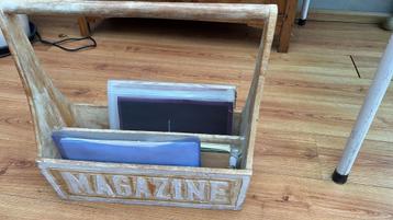 vintage houten tijdschriftenhouder beschikbaar voor biedingen