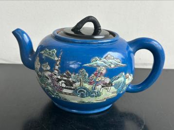 Chinees aardewerk Yixing theepot handbeschilderd beschikbaar voor biedingen