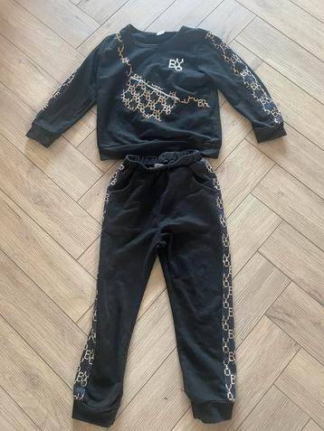 Cool joggingpak maat 122 € 5,- beschikbaar voor biedingen