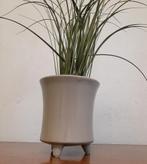 Vaasje met drie pootjes Studio Erik Gutter, Huis en Inrichting, Woonaccessoires | Vazen, Ophalen of Verzenden, Overige kleuren