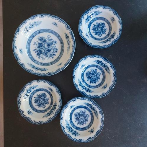 4 dessert/ bowl schaaltjes en 1 groter schaaltje, Antiek en Kunst, Antiek | Servies los, Ophalen of Verzenden