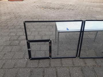 3 zwarte aluminium elementen met deurtje  beschikbaar voor biedingen