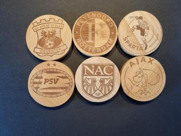Houten magnetische bieropener met afbeelding voetbalclub beschikbaar voor biedingen