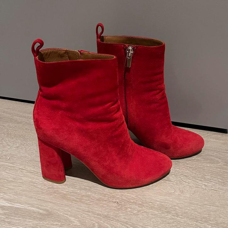 Suede Enkellaarzen Rood & Other Stories, maat 37, Kleding | Dames, Schoenen, Zo goed als nieuw, Lage of Enkellaarzen, Rood, Ophalen of Verzenden