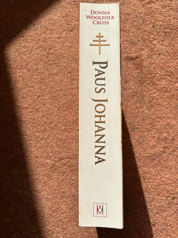 Paus Johanna - Donna Woolfolk Cross, Boeken, Historische romans, Gelezen, Ophalen of Verzenden