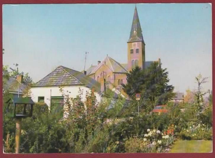 Aalten - Gereformeerde Oosterkerk, bloementuin,vogelhuisje, Verzamelen, Ansichtkaarten | Nederland, Gelopen, Gelderland, 1960 tot 1980