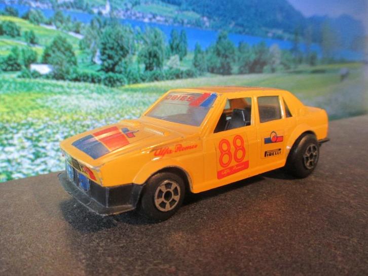 1:40 Alfa Romeo Giulietta - Polistil oker, Hobby en Vrije tijd, Modelauto's | 1:43, Zo goed als nieuw, Auto, Overige merken, Ophalen of Verzenden