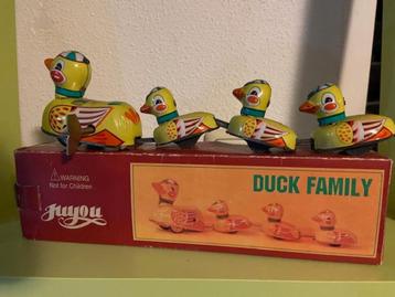 blikken windup Duck Family China Jutou jaren '60 met doos beschikbaar voor biedingen