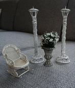 Romantisch zitje + lantaarnpaal + bloembak v poppenhuis 1:12, Ophalen of Verzenden, Poppenhuis