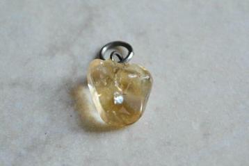 Citrienkwarts hangers met zilveren oogje beschikbaar voor biedingen