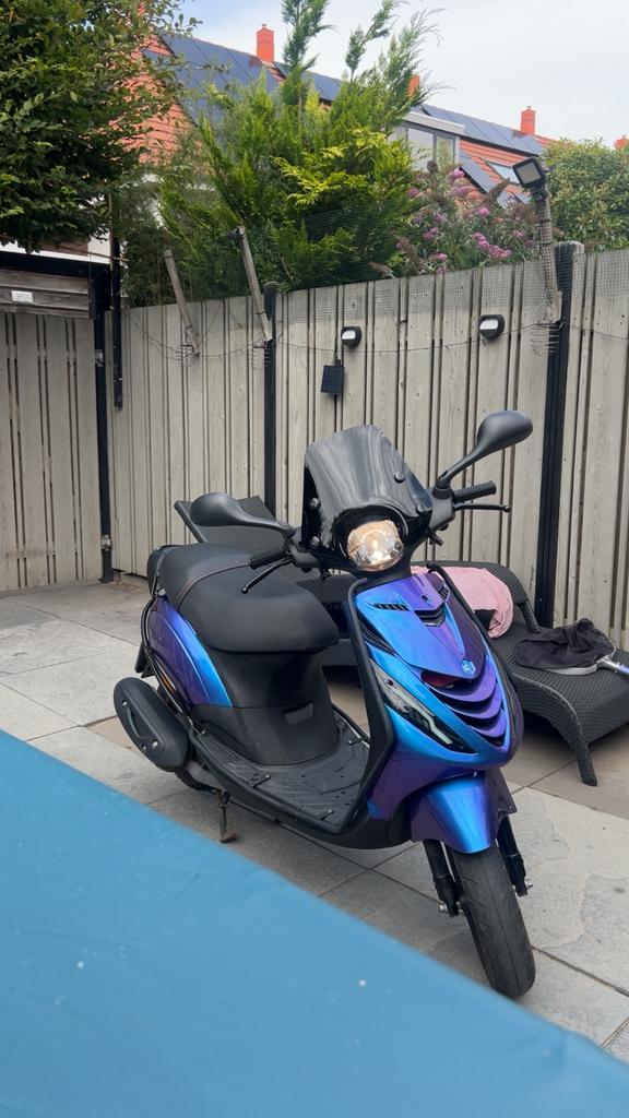 Piaggo zip 4t 50cc, Fietsen en Brommers, Scooters | Piaggio, Zo goed als nieuw, Zip, Maximaal 45 km/u, Benzine, Ophalen