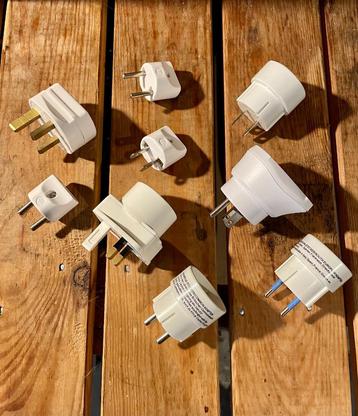 Set reisstekkers beschikbaar voor biedingen