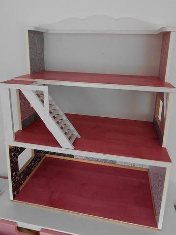 *GRATIS* BARBIE / POPPENHUIS  beschikbaar voor biedingen
