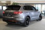Volkswagen Touareg 3.0 TSI eHybrid 4MOTION R 462PK Pano Trek, Auto's, Automaat, Gebruikt, Zwart, 2995 cc