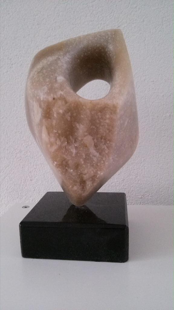 ABSTRACT BEELD - lichtbruin albast - 25 cm, incl. sokkel, Antiek en Kunst, Kunst | Beelden en Houtsnijwerken, Ophalen