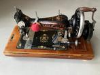 Antieke Gritzner naaimachine, Ophalen