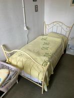 Bedframe metaal 1 persoons. Kleur geel, 90 cm, Eenpersoons, Ophalen of Verzenden, Zo goed als nieuw