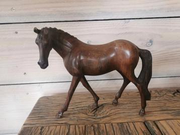 Antiek houten paard beschikbaar voor biedingen