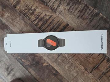 Nieuw in doos Samsung Galaxy watch 7 beschikbaar voor biedingen