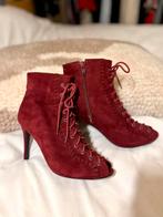 Rode Enkellaarsjes met Veters peeptoe 38, Kleding | Dames, Schoenen, Ophalen of Verzenden, Zo goed als nieuw, Rood, Lage of Enkellaarzen