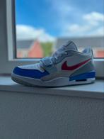 Nike air Jordan Legacy 312 Low white/Univercity/red maat 45, Kleding | Heren, Schoenen, Ophalen of Verzenden, Nieuw, Overige kleuren