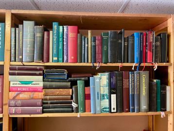 4 Meter aan Bijbels, Liedboeken, Concordanties etc etc. beschikbaar voor biedingen