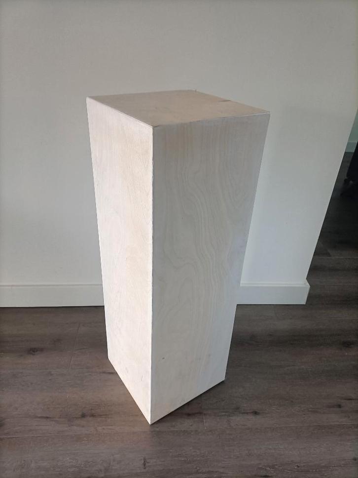 TE HUUR: vierkante zuil, sokkel, pilaar, Hobby en Vrije tijd, Feestartikelen | Verhuur, Zo goed als nieuw, Overige, Ophalen