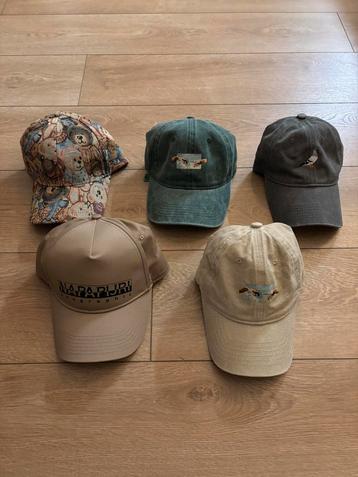 5 verwschillende petten nieuw allemaal! Napapijri, duif,beer beschikbaar voor biedingen