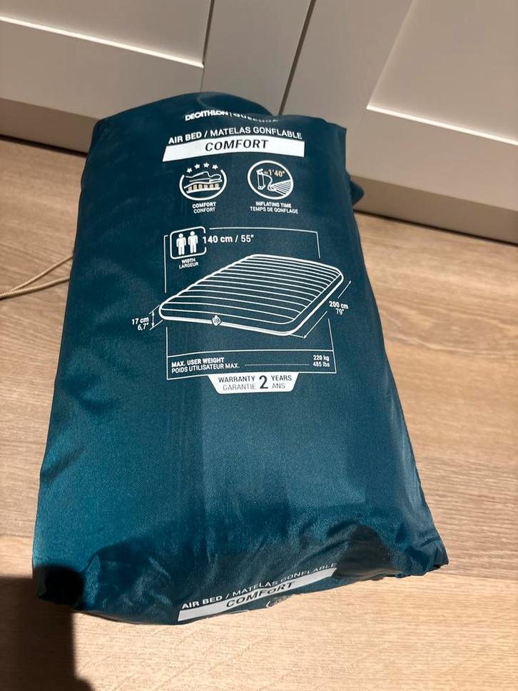 Decathlon 2-persoons luchtbed - Comfort, Caravans en Kamperen, Luchtbedden, Zo goed als nieuw, 2-persoons, Ingebouwde pomp, Ophalen