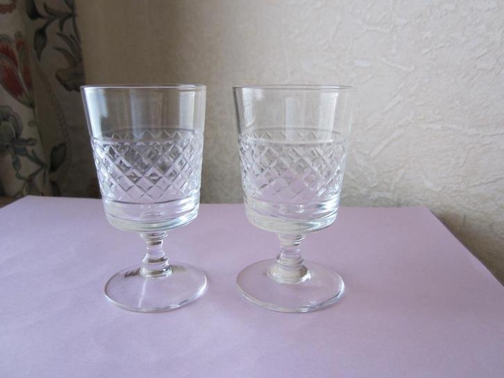 Twee vintage kristal likeurglaasjes - ruitslijpsel fries, Antiek en Kunst, Antiek | Glas en Kristal, Verzenden