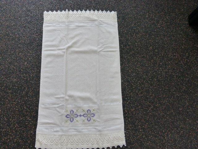 LUXE handdoek / badhanddoek  met boorduursel, Huis en Inrichting, Badkamer | Badtextiel en Accessoires, Nieuw, Handdoek, Wit, Ophalen of Verzenden