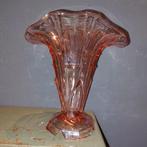 Schitterende art deco vaas van roze glas uit Tsjechië, afmet, Ophalen of Verzenden