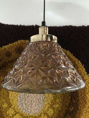 Vintage, zware glazen hanglamp, amberkleurig beschikbaar voor biedingen