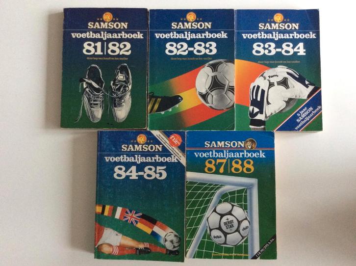 5x Samson voetbaljaarboek, Boeken, Sportboeken, Gelezen, Balsport, Ophalen of Verzenden