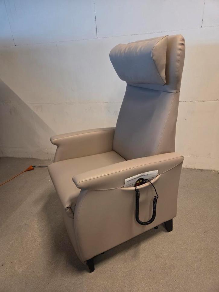 Sta op stoel fitFORM Riposo, Huis en Inrichting, Fauteuils, 50 tot 75 cm, Minder dan 75 cm, Ophalen