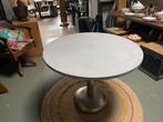 Tafel beton ciré.     Ø 100 cm.      € 295,-, Ophalen, Zo goed als nieuw