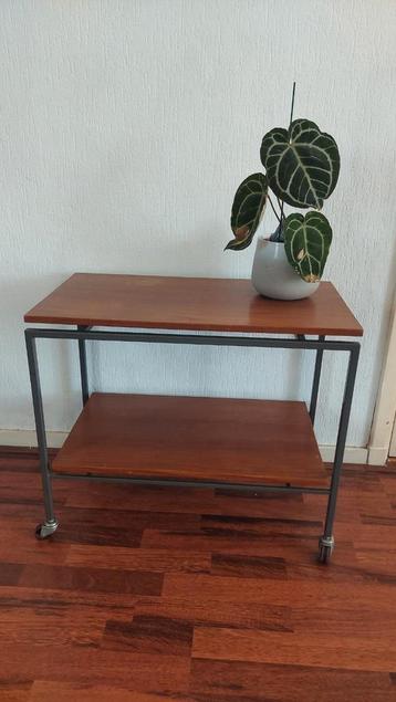 Vintage bijzettafel / kastje / trolley beschikbaar voor biedingen