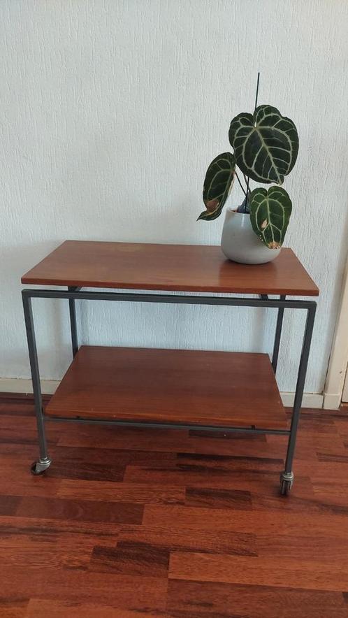 Vintage bijzettafel / kastje / trolley, Huis en Inrichting, Tafels | Bijzettafels, Gebruikt, Rechthoekig, 60 cm of meer, Hout