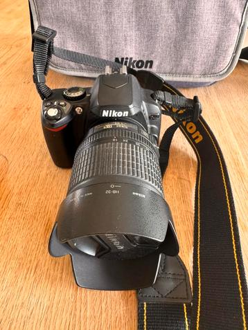 Nikon D40 met 18-105 DX VR en camera tas beschikbaar voor biedingen