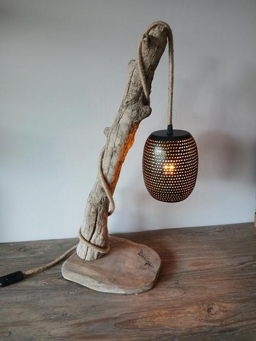 Landelijk staand lampje van drijfhout, Huis en Inrichting, Lampen | Tafellampen, Nieuw, Minder dan 50 cm, Hout, Ophalen of Verzenden