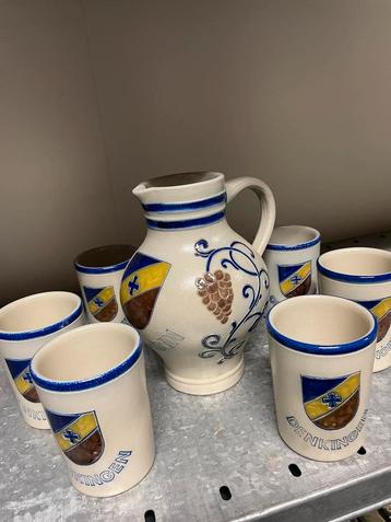 7-delige set steengoed kruik met bekers beschikbaar voor biedingen