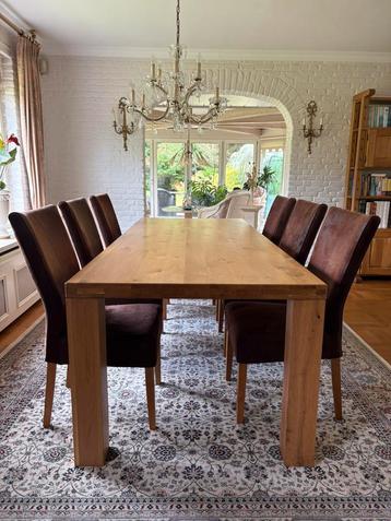 Massief eiken eettafel met 6 leren stoelen beschikbaar voor biedingen