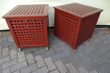 2 Houten salontafels met opbergbak beschikbaar voor biedingen